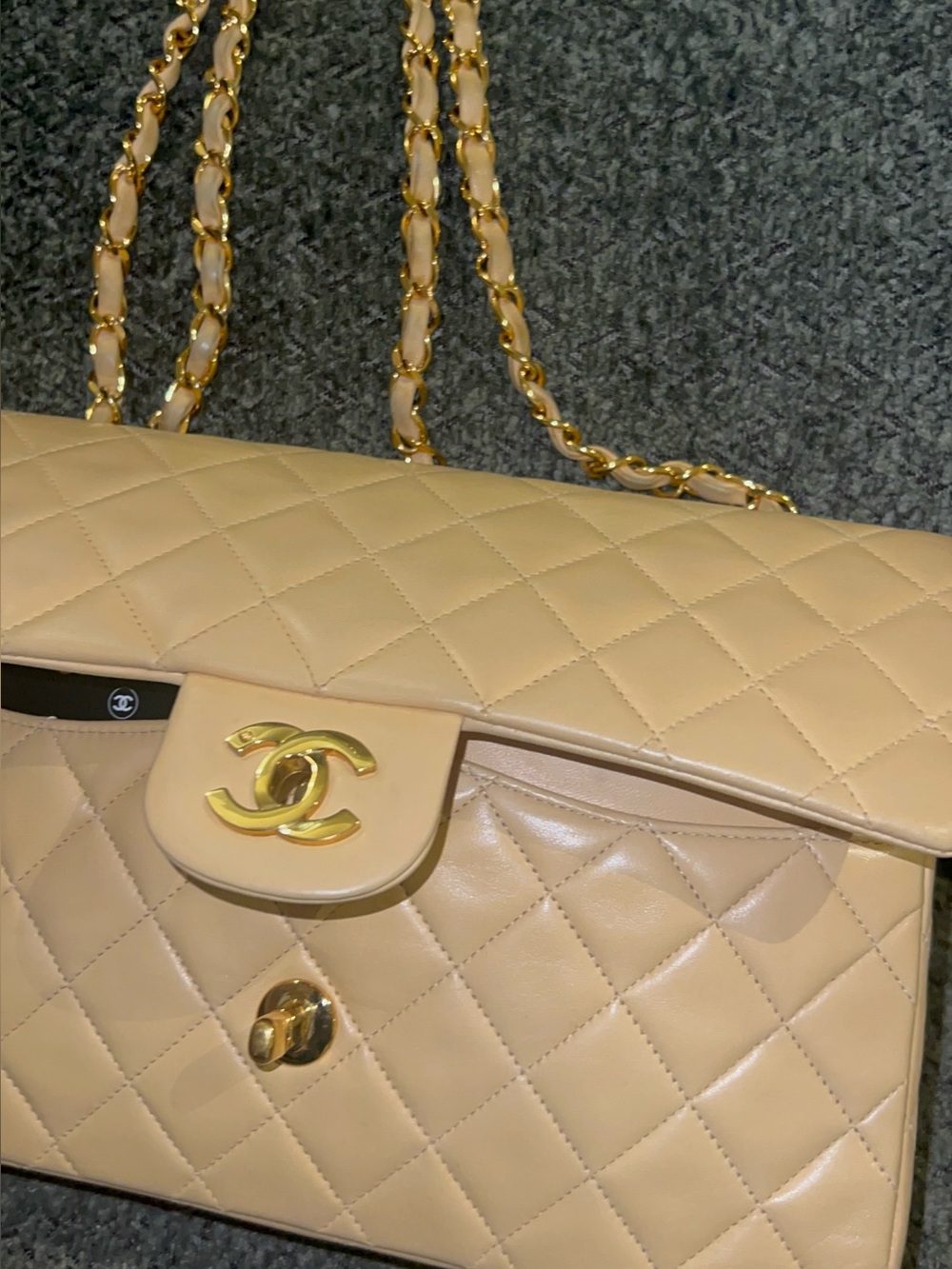 CHANEL Beige Quilted Double Flap Shoulder Bag with Gold Chain - Picture 9 of 9
